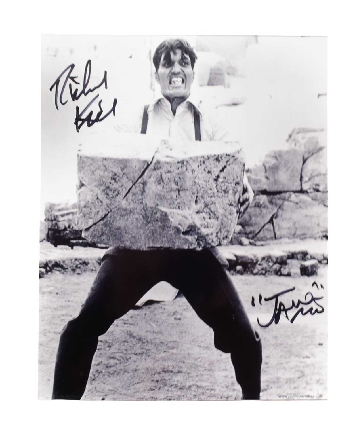 Lot 82 - JAMES BOND 007 - RICHARD KIEL (JAWS) - AUTOGRAPHED 8X10" PHOTO - AFTAL