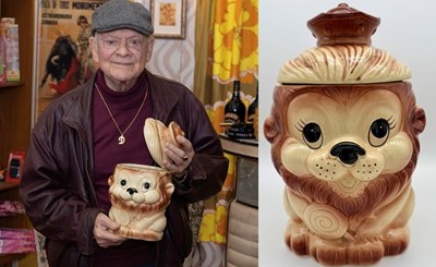 Lot 7 - ONLY FOOLS & HORSES - SIR DAVID JASON SIGNED LION CIGAR JAR