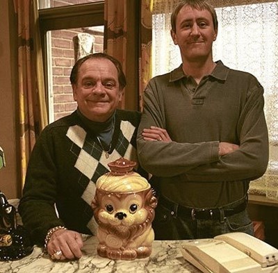 Lot 7 - ONLY FOOLS & HORSES - SIR DAVID JASON SIGNED LION CIGAR JAR