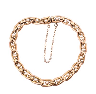 Lot 462 - EARLY 20TH CENTURY GOLD & PEARL BRACELET