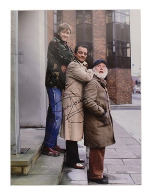 Lot 186 - ONLY FOOLS & HORSES - SIR DAVID JASON - SIGNED 16X12" PHOTOGRAPH
