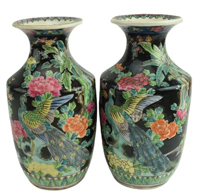 Lot 159 - PAIR OF 20TH CENTURY JAPANESE FAMILLE NOIR ENAMELED VASES 日本黑地彩绘绘瓶一对