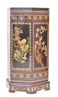 Lot 433 - CHINESE CHINOISERIE BLACK LACQUERED OCTAGONAL CUPBOARD PEDESTAL