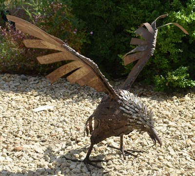 Lot 580 - VINTAGE OUTDOOR INDUSTRIAL CAST METAL GARDEN FEATURE OF AN EAGLE