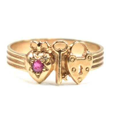 Lot 97 - HALLMARKED 9CT GOLD & RUBY HEART PADLOCK RING