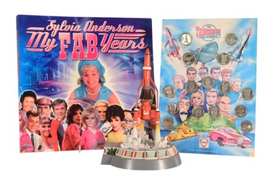 Lot 694 - THUNDERBIRDS – GERRY ANDERSON – ROBERT HARROP FIGURINE / STATUE, BOOK & COIN COLLECTION