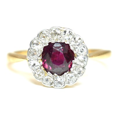 Lot 70 - 18CT GOLD PLATINUM RUBY & DIAMOND CLUSTER RING