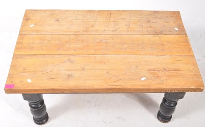 Lot 640 - VINTAGE 20TH CENTURY LOW OAK COFFEE TABLE