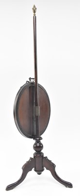 Lot 46 - 19TH CENTURY MAHOGANY MINIATURE APPRENTICE PIECE POLE SCREEN