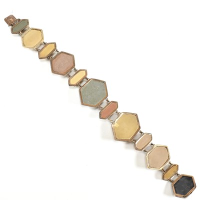 Lot 8 - 19TH CENTURY GRAND TOUR POMPEI LAVA CAMEO BRACELET