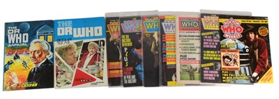 Lot 551 - DR WHO - COLLECTION OF VINTAGE 1960S - 1980S ANNUALS & MAGAZINES