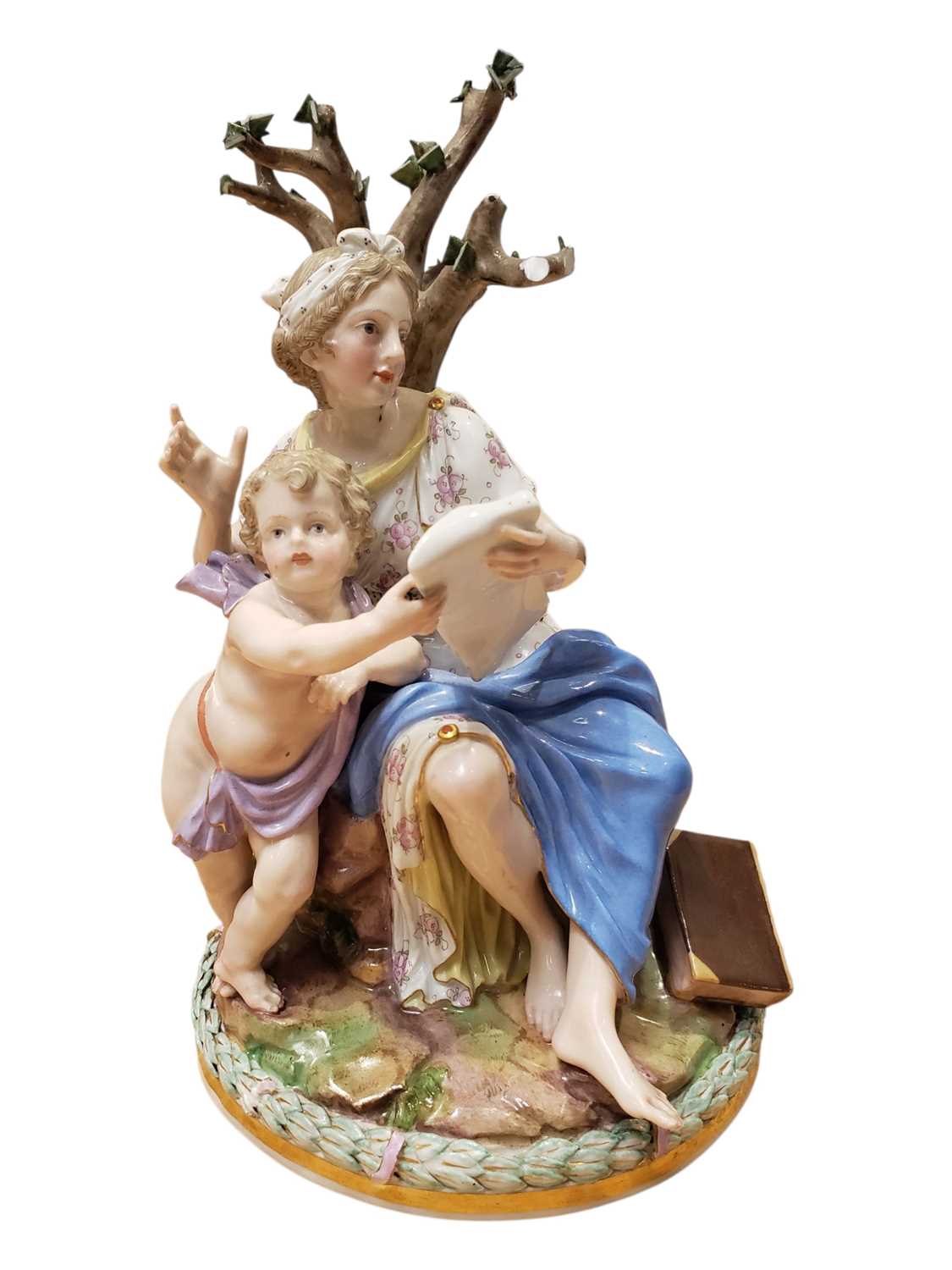 Lot 6 - MEISSEN 19TH CENTURY PORCELAIN CLASSICAL FIGURE