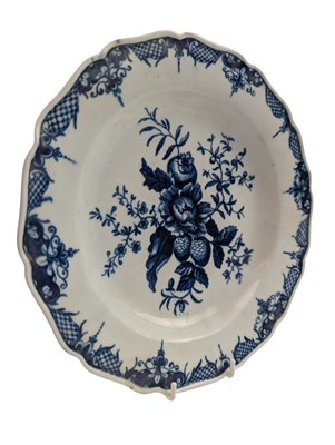 Lot 128 - EARLY WORCESTER 18TH CENTURY PINE PATTERN PORCELAIN PLATE