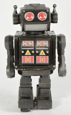 Lot 451 - TINPLATE TOYS - VINTAGE JAPANESE SUPER ROBOT