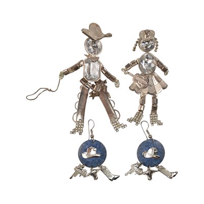 Lot 260 - VINTAGE RHINESTONE COWBOY COWGIRL BROOCH PINS & EARRINGS