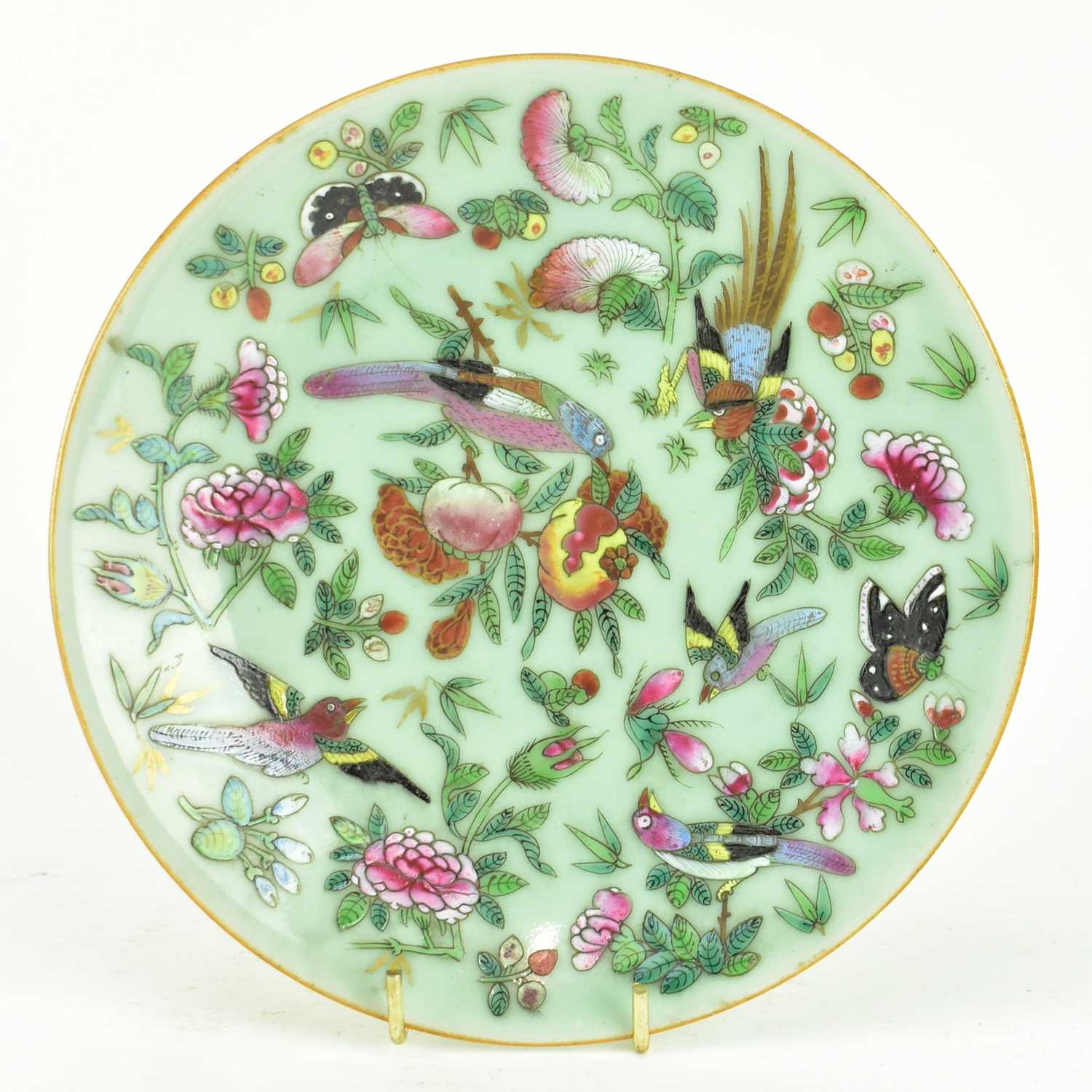 Lot 156 - QING TONZHI PERIOD CELADON PLATE 清 同治 豆青粉彩盘