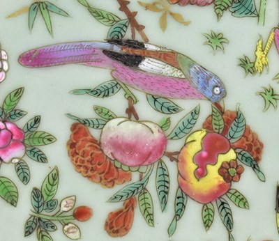 Lot 156 - QING TONZHI PERIOD CELADON PLATE 清 同治 豆青粉彩盘
