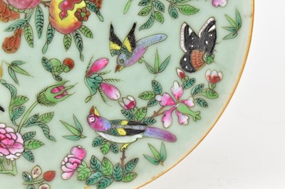 Lot 156 - QING TONZHI PERIOD CELADON PLATE 清 同治 豆青粉彩盘