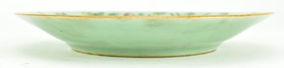 Lot 156 - QING TONZHI PERIOD CELADON PLATE 清 同治 豆青粉彩盘