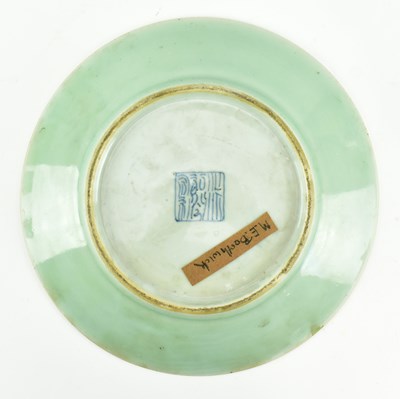 Lot 156 - QING TONZHI PERIOD CELADON PLATE 清 同治 豆青粉彩盘