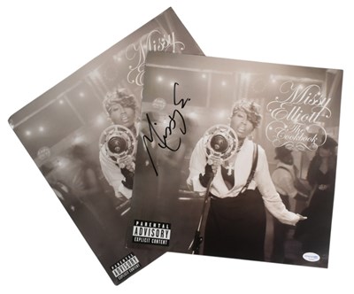 Lot 69 - MISSY ELLIOTT - THE COOKBOOK - AUTOGRAPHED VINYL RECORD LP