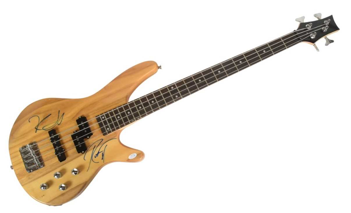 Lot 30 - METALLICA (BAND) - DUAL AUTOGRAPHED BASS GUITAR - ACOA