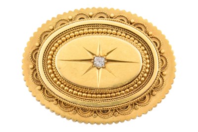 Lot 48 - 19TH CENTURY GOLD OVAL DIAMOND SET BROOCH PIN