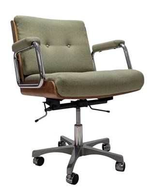 Lot 292 - GIROFLEX - RETRO MID CENTURY UPHOLSTERED & CHROME SWIVEL CHAIR