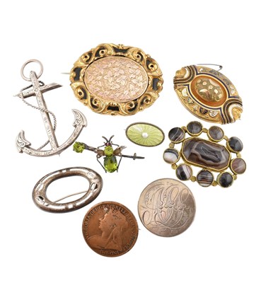 Lot 285 - ASSORTMENT OF 19TH & 20TH CENTURY BROOCH PINS