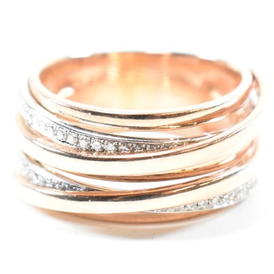 Lot 84 - A BI-COLOUR GOLD & DIAMOND MULTI BAND RING