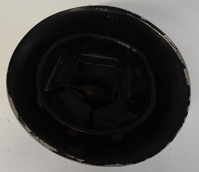 Lot 279 - COLLECTION OF ASSORTED MILITARIA