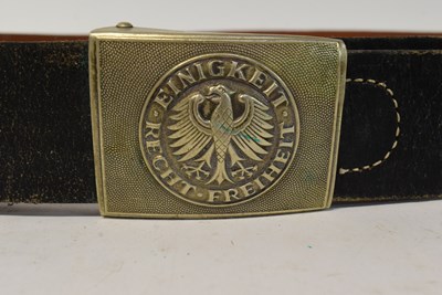 Lot 279 - COLLECTION OF ASSORTED MILITARIA