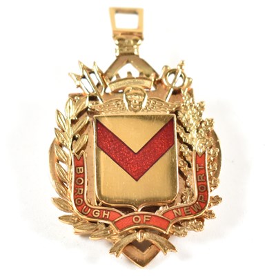 Lot 72 - HALLMARKED 9CT GOLD BOROUGH OF NEWPORT BROOCH PIN