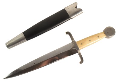 Lot 199 - 20TH CENTURY REPLICA OF A MEDIEVAL KNIGHTS QUILLON DAGGER