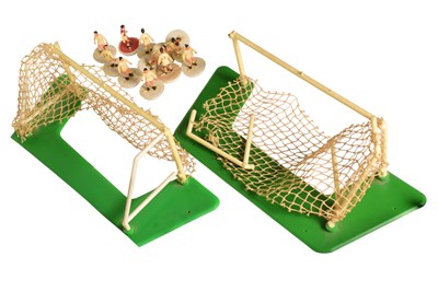 Lot 549 - SUBBUTEO - COLLECTION OF VINTAGE TABLE TOP FOOTBALL TEAM SETS