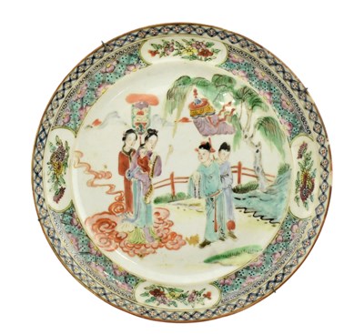 Lot 3 - QING DYNASTY FAMILLE ROSE 'FIGURINE' CHARGER 清 粉彩人物故事盘
