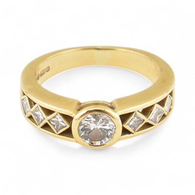 Lot 155 - HALLMARKED 18CT GOLD & DIAMOND RING