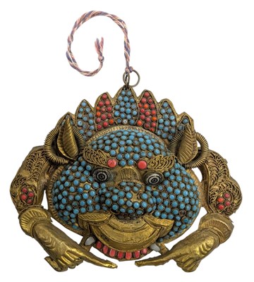Lot 102 - 20TH CENTURY NEPALESE OR TIBETAN BEAD MOUNTED BRASS MASK 尼泊尔 绿松石珊瑚面具