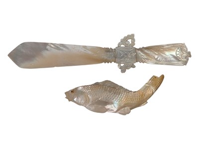 Lot 208 - 20TH CENTURY MOTHER OF PEARL LETTER OPENER AND FISH PAPERWEIGHT