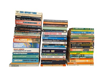 Lot 103 - SCIFI PULP FICTION. LARGE COLLECTION OF READ PAPERBACK SCIENCE FICTION BOOKS