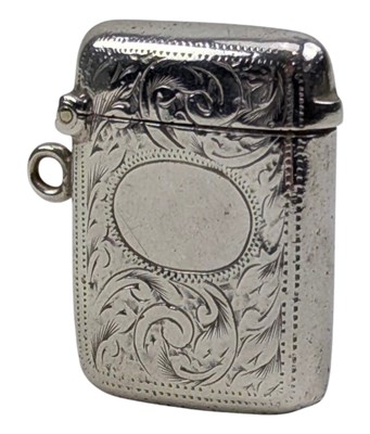 Lot 92 - EARLY 20TH CENTURY EDWARD VII HALLMARKED SILVER ROCOCO VESTA CASE