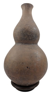 Lot 40 - CHINESE NEOLITHIC POTTERY DOUBLE GOURD VASE 仰韶文化 陶葫芦