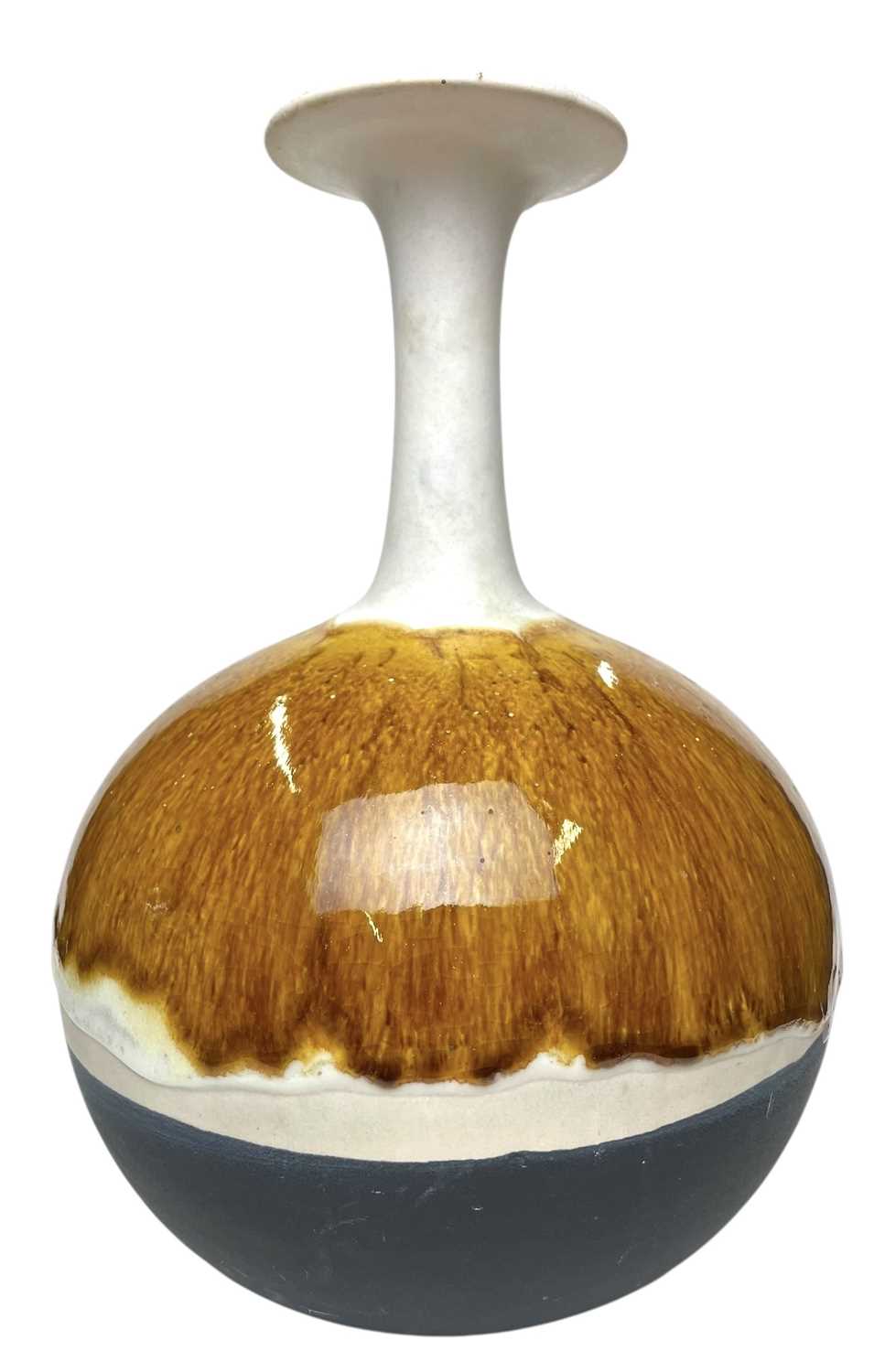 Lot 21 - HUTSCHENREUTHER KERAMIK A 1960S GERMAN POTTERY VASE