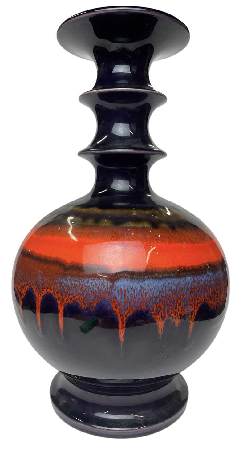 Lot 57 - HUTSCHENREUTHER KERAMIK A 1960S GERMAN POTTERY VASE