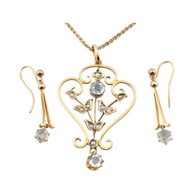 Lot 28 - EARLY 20TH CENTURY ART NOUVEAU AQUAMARINE & PEARL PENDANT NECKLACE & EARRINGS