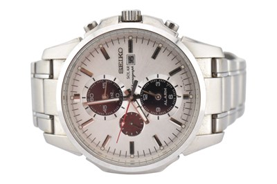 Lot 498 - STAINLESS STEEL SEIKO SOLAR CHRONOGRAPH WRISTWATCH