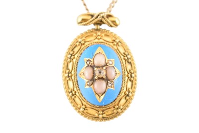 Lot 551 - VICTORIAN 19TH CENTURY GOLD ETRUSCAN PENDANT & CHAIN