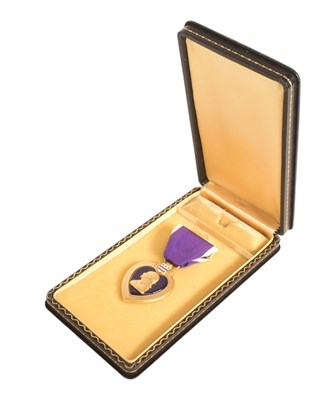 Lot 424 - VIETNAM AR ERA US UNITED STATES PURPLE HEART MEDAL