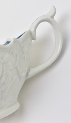 Lot 22 - 18TH CENTURY CIRCA 1776 WORCESTER BLUE & WHITE CERAMIC GRAVY BOAT