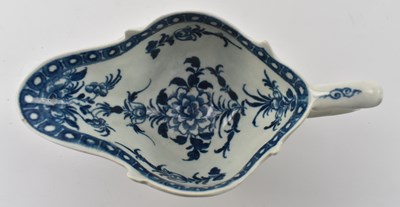 Lot 22 - 18TH CENTURY CIRCA 1776 WORCESTER BLUE & WHITE CERAMIC GRAVY BOAT